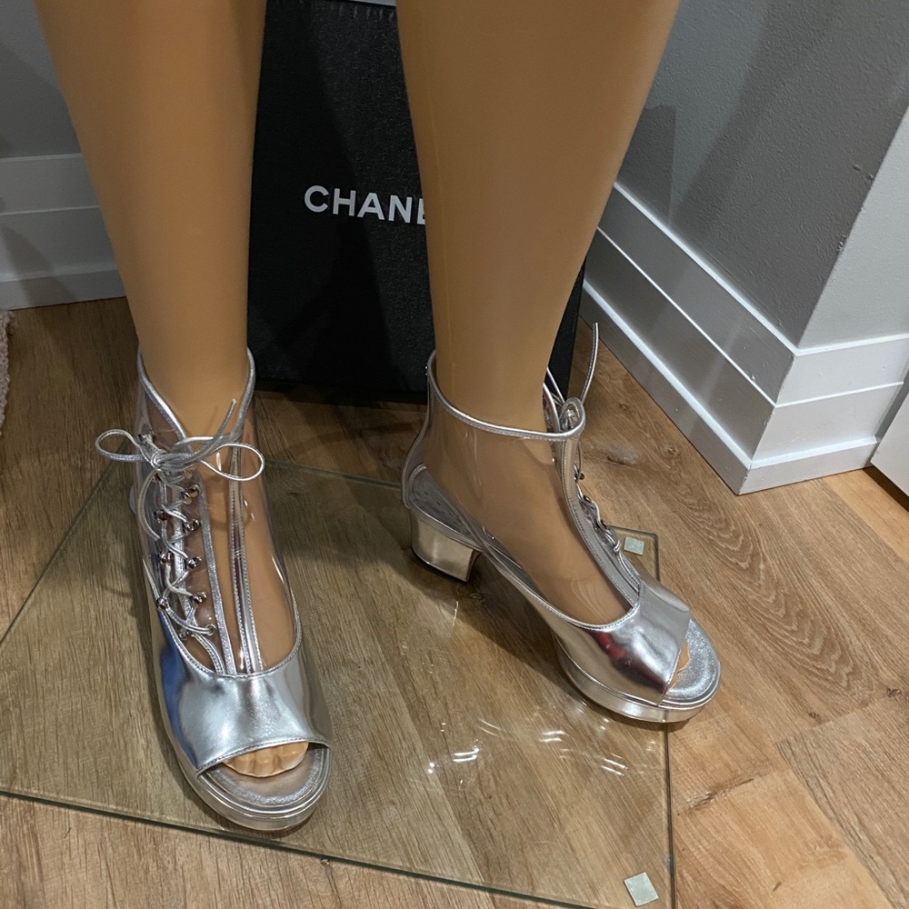 Chanel open boots.size 37.